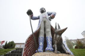 The sculptural composition