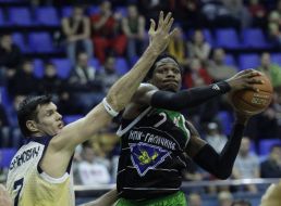 Kindall Dykes and Dariusz Lavrinovych