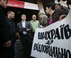 Vitaliy Chernyakhovskiy and Oksana Kostyukevich during the action