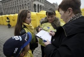 Presentation of subscription campaign in support the leadthrough of Euroreferendum