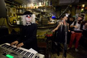 The participants of the folk group "MANDRY"