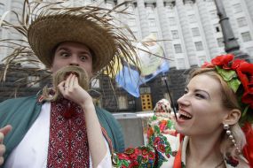 Action-Performance "Caroling on tax"