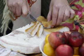 Action-Performance "Caroling on tax"