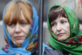 Action-Performance "Caroling on tax"