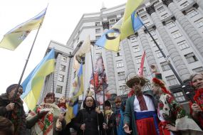 Action-Performance "Caroling on tax"