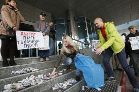 Vitaly Chernyakhovskiy and Oksana Kostyukevych