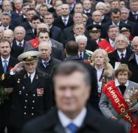 Laying-on of flowers to the grave of Unknown soldier