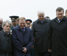 Leonid Kravchuk, Viktor Yanukovich, Viktor Yushchenko and Leonid Kuchma