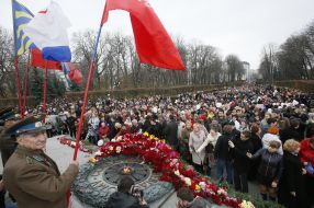 Laying-on of flowers to the grave of Unknown soldier