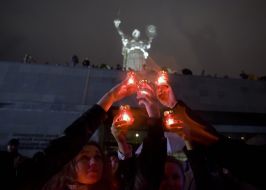 Participants of flash mob «Thank you for Kiev»