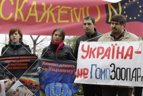 Участники театрализованного действа "Евро-Гомо-Зоо-парк"