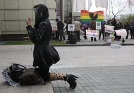 Участники театрализованного действа "Евро-Гомо-Зоо-парк" 