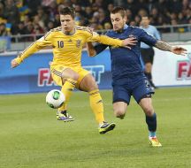 Yevgeniy Konoplyanka and  Mathieu Debuchy 