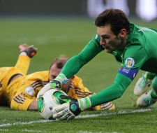 Roman Zozulya and Hugo Lloris