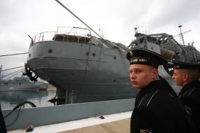 Sailors near the rescue boat "Commune"