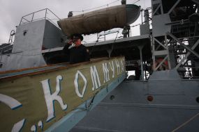 The rescue boat "Commune"