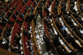 Листовки в зале заседаний  Верховной Рады Украины