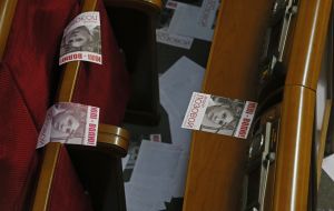 Листовки в зале заседаний  Верховной Рады Украины