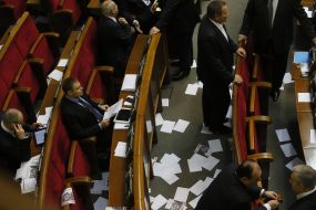 Листовки в зале заседаний  Верховной Рады Украины