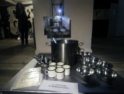 Action "Boarding, come on, goodbye"