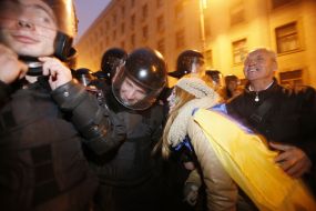 Бойцы спецподразделения "Беркут"