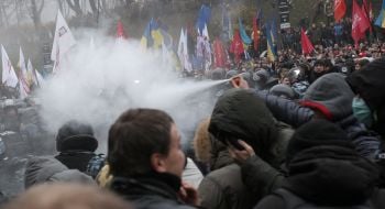 Столкновение между правоохранителями и участниками вече