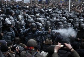 Столкновение между правоохранителями и участниками вече