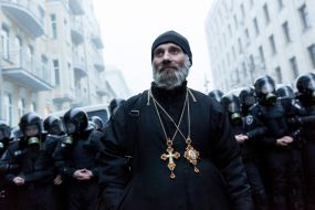 Священнослужитель
