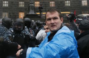 Conflict between police officers and protesters for European integration