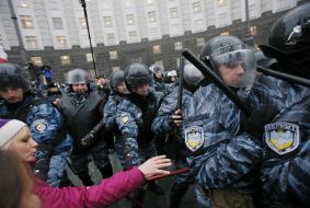 Conflict between police officers and protesters for European integration