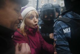 Conflict between police officers and protesters for European integration