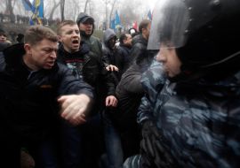 Conflict between police officers and protesters for European integration