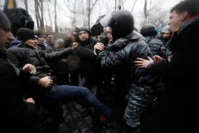 Conflict between police officers and protesters for European integration