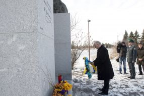 Vladimir Rybak near the monument to Shevchenko