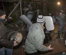 Clashes between police officers and protesters for European Integration