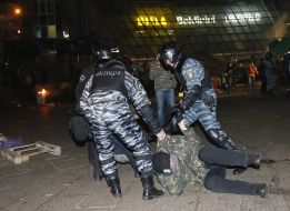 Clashes between police officers and protesters for European Integration