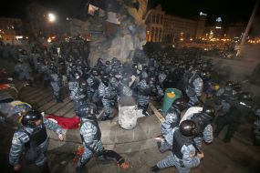 Clashes between police officers and protesters for European Integration