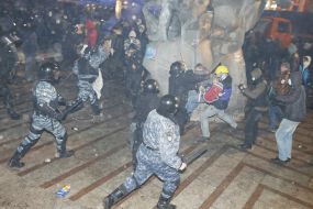 Clashes between police officers and protesters for European Integration
