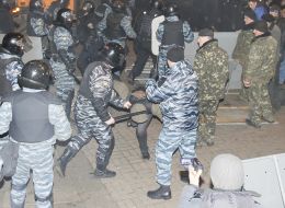 Clashes between police officers and protesters for European Integration