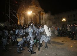 Clashes between police officers and protesters for European Integration