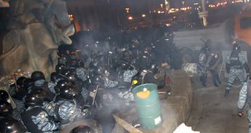 Clashes between police officers and protesters for European Integration