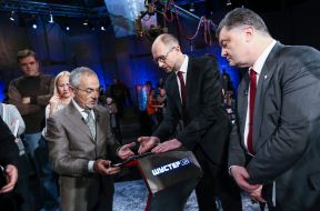 Savik Shuster, Arseniy Yatsenyuk and Petr Poroshenko