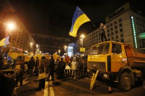 Активісти Євромайдану зводять барикади