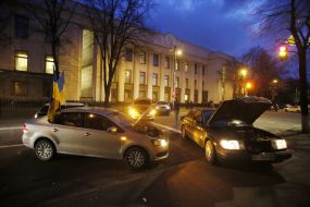 Автомобілісти заблокували центральні вулиці