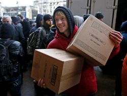Men bring food products