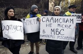 Участники антиправительственной акции