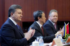 Игорь Прасолов, Виктор Янукович и Ма Кай