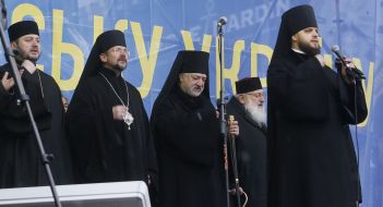 Священнослужителі