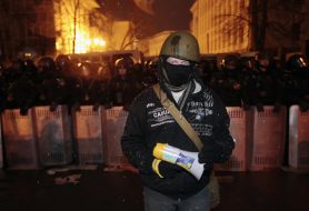 Participants of the mass meeting near the cordon of militia