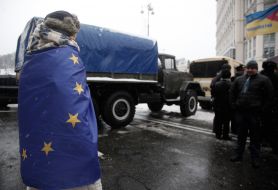Cars with soldiers of internal troops partitioned off a Kreschatik 